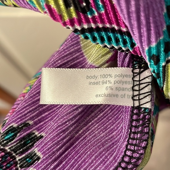 Blouse with detachable necklace - Picture 3 of 3